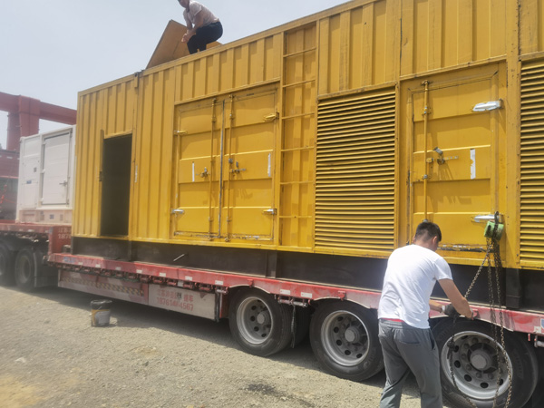叠彩除了负载情况和发动机维护，还有哪些因素会影响 200kw 柴油发电机的油耗？