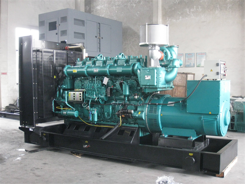 叠彩200KW 柴油发电机的油耗是多少？