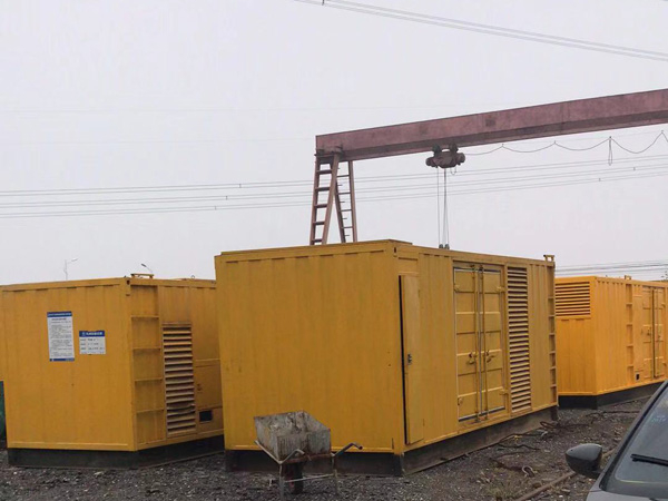 叠彩100kw柴油发电机组每小时油耗？