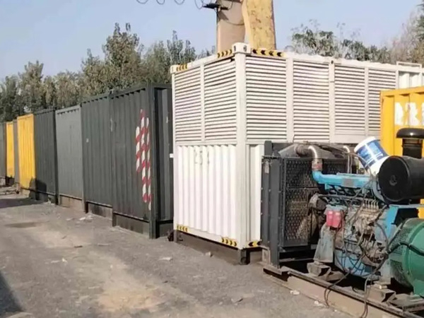 叠彩200KW柴油发电机机组每小时油耗是多少？